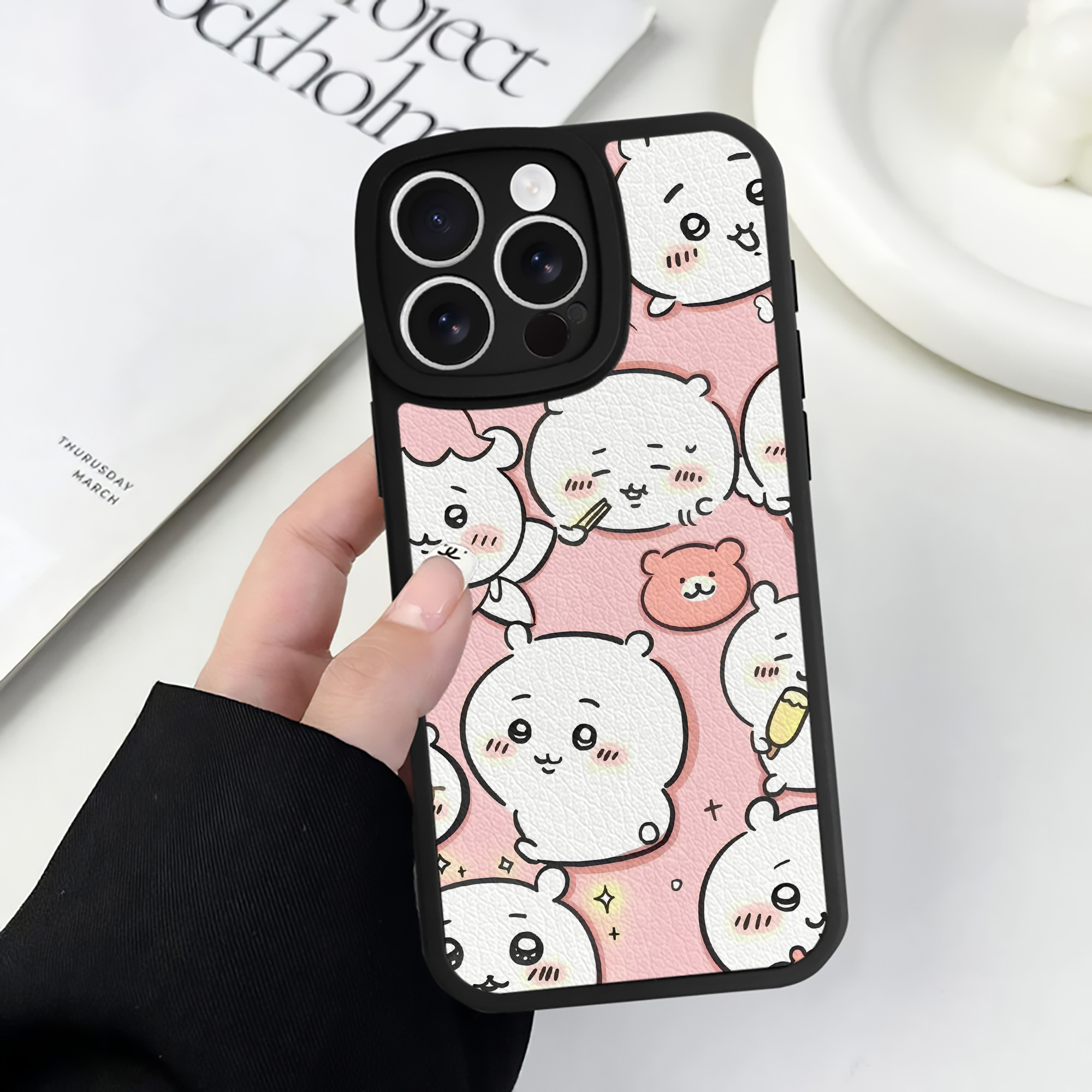 （画像用） ちいかわ Chii-kawa 【iPhone 16シリーズ対応】シリコンスマホケース（レザー調） 材質：シリコン